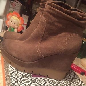 ❤️ Isola Jadyn suede bootie